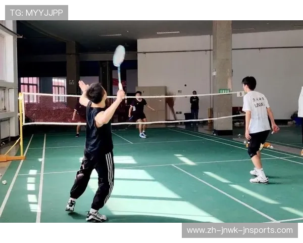 重庆羽毛球:挥拍飞翔的激情